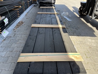 Ca. 15x Douglas planken fijnbezaagd zwart gecoat, 24x200mm, lengte 450